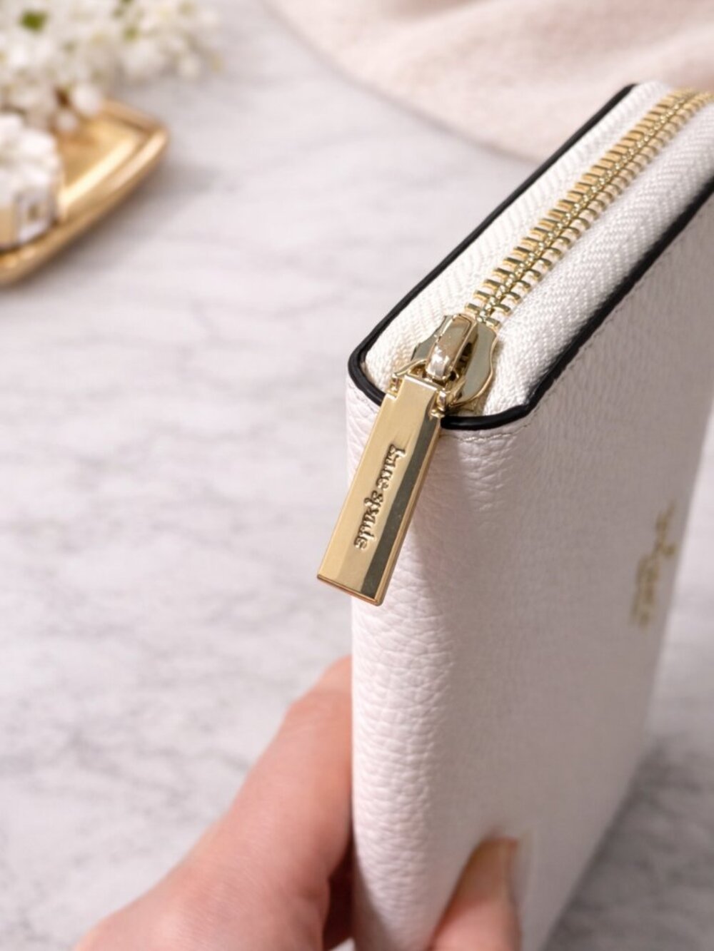 Kate Spade White Pebbled Leather Zip Around Wallet Gold Logo - Picture 3 of 7